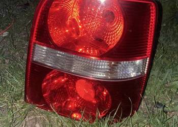 Lampa tylna lewa w błotnik VW Touran I 03-06 Oryginał Hella