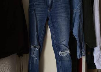 Jeansy dżinsy Stradivarius premium przetarcia dziury regular
