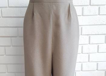 Damskie eleganckie beżowe spodnie materiałowe BmCollection  uniwersalne