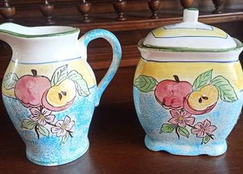 Zestaw 4 Pojemników i mlecznik. Z jabłkami. Ręcznie zdobione.