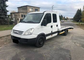 Auto laweta transport holowanie pomoc drogowa