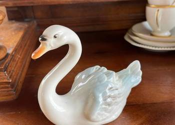Figurka łabędzia.  Bez sygnatury.  Urocza.  Cena 55 zł.   Wysokość 11,5 cm.