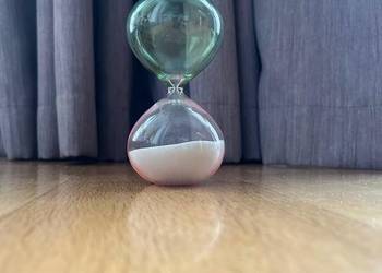 Klepsydra szklana 5 minut – dekoracyjna, dwukolorowa