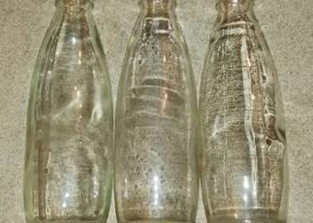 Stare butelki po mleku.