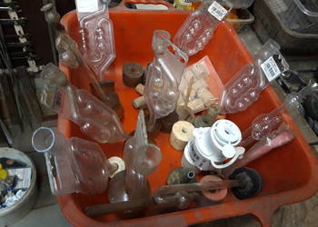 Zestaw akcesoriów na wino niepotrzebnych. Były zakamuflowane