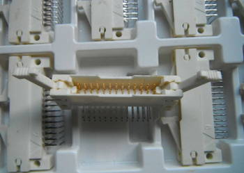 PSD-LEIHVERP.22/42 26 pin, wtyk, kątowy, z zatrzaskami