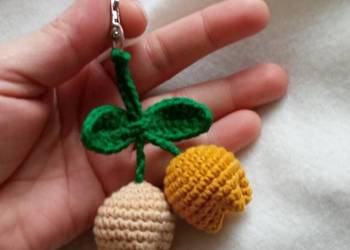 Tulipany wykonane na szydełku, brelok