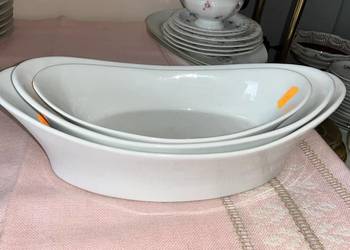 Salaterka- gondolka. Biała porcelana. Bez sygnatury. Średnia.