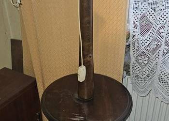 Lampa stojąca,80 - letnia.Drewniana,z abażurem.170cm.Miedziane elementy