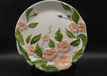 Dekoracyjny talerz ceramiczny , reliefowy motyw dzikiej róży