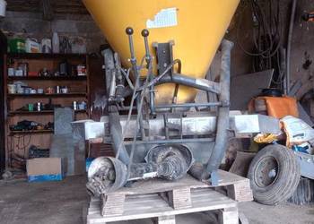 Rozsiewacz nawozu dwutalerzowy 500 l