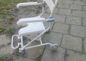 Wózek inwalidzki oraz wózek inwalidzki do higieny