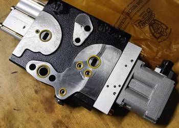 SEKCJA ZAWORU hydrauliczna 59999902 NEW HOLLAND T8. Case Magnum