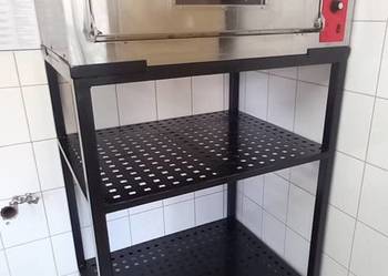Piec do pizzy 1-komorowy 4x32 Stalgast z podstawą na kółkach.