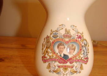 Karol i Diana 1981r porcelanowy wazonik