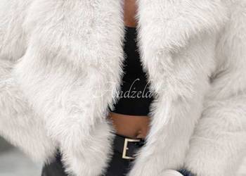 Biala kurtka puchowa