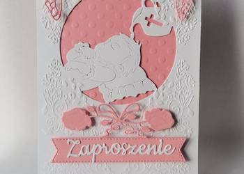 ZAPROSZENIA CHRZEST ŚWIĘTY – DZIEWCZYNKA NA PODUSZCE C6 RÓŻ - BIEL