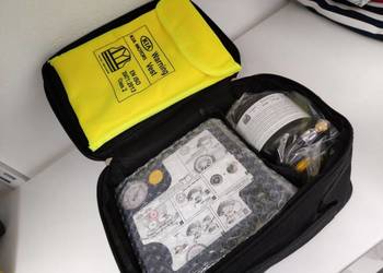 Kompresor, pompka samochodowa 12V + klej uszczelniający + saszetka