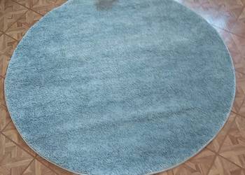 Okrągły dywanik o średnicy 130cm.Stan bardzo dobry.