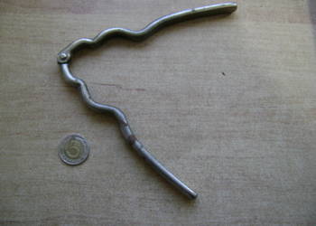 Starocie z PRL Stare narzędzia = Metalowy Dziadek do orzechów z czasów PRL