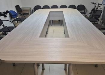 stół konferencyjny