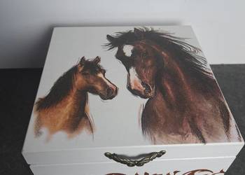 Szkatułka konie decoupage z podkową Szkatułka konie decoupage z podkową