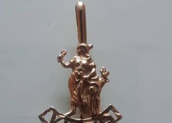 Złota zawieszka Panna