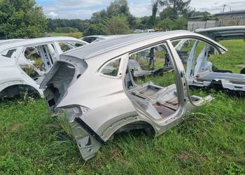 PRAWY BŁOTNIK Y3Y HYUNDAI TUCSON III