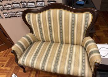 Stylowa sofa w stylu ludwikowskim