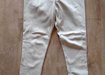 Beżowe spodnie Reserved