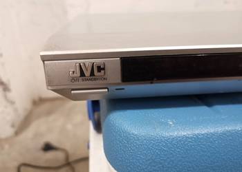 Odtwarzacz DVD marki JVC XV-212 z pilotem