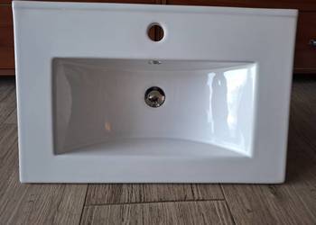 Zlew łazienkowa wpuszczany z syfonem