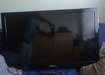 OKAZJA! Sprzedam TV Samsung 40 cali z uchwytem i dekoderem. Polecam!
