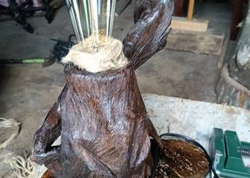 Rustykalna lampa z pnia