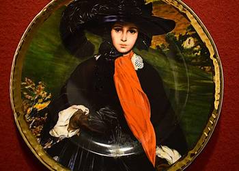 Miss May Sartoris - przepiękny talerz wykonany z porcelany kostnej