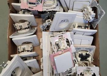 Włączniki i gniazda Berker - zestaw po demontażu