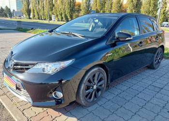 Toyota Auris II 1.8 hybryda Individual Edition