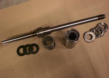 Śruba stołu do frezarki Heckert z nakrętkami