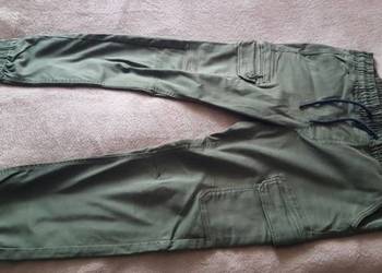 Spodnie męskie Cropp Joggery Slim zielone khaki 5871g-87x-34 rozm.34 j