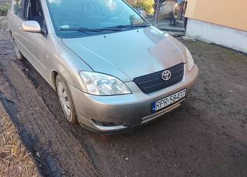 Sprzedam Toyotę Corollę e12