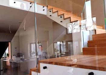 Szklane balustrady wewnętrzne i zewnętrzne