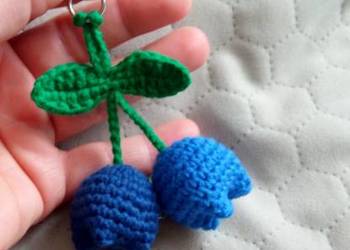 Tulipany wykonane na szydełku, brelok