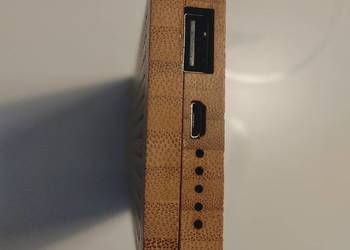 Power bank w drewnianej obudowie