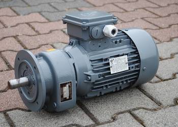 Motoreduktor kołnierzowy 1.5kw. 233obr./min.. NORD