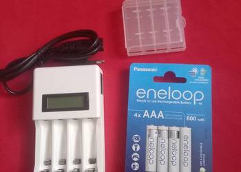 Zestaw akumulatorki Panasonic Eneloop 4x AAA 800 mAh z ładowarką LCD etui