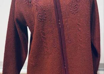 Stylowy bordowy sweter od marki Leva