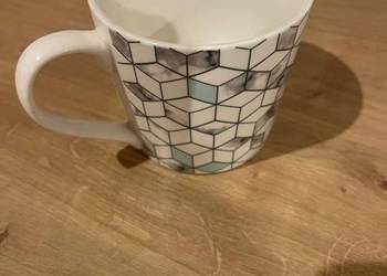 Ładny delikatny kubek w basicowy wzór