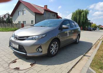 Toyota Auris 1,6 Touring Sports 2014 r. b/lpg