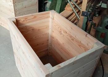 Doniczki z drewna do ogrodu