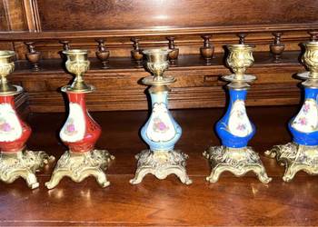 Świecznik porcelana i mosiądz. Bordowa, niebieska, szafiro Świecznik porcelana i mosiądz. Bordowa, niebieska, szafiro